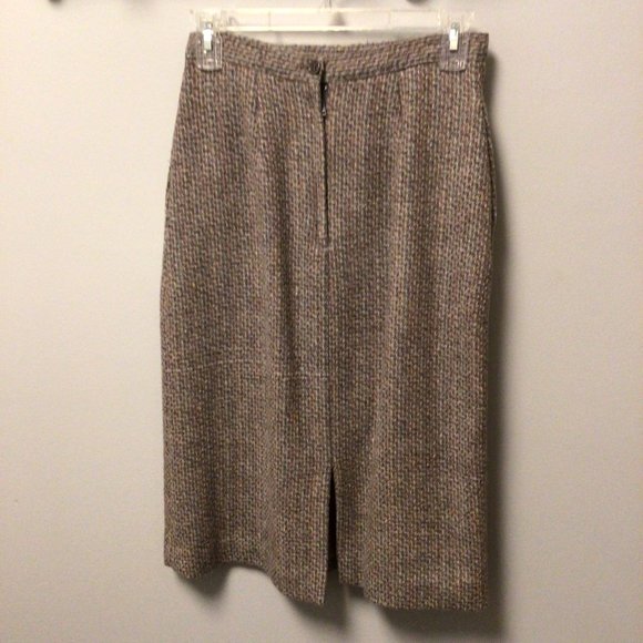 Larry Levine Petites - Tweed Fully Lined Two Piece Suit, Jacket & Skirt - Picture 6 of 10